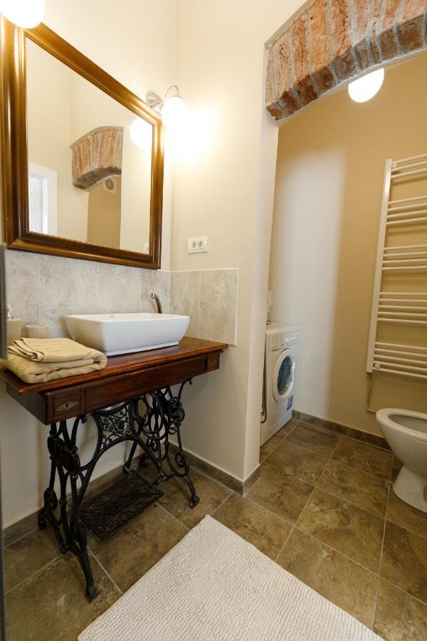 Stylish Flat In The Heart Of Historical Center Apartment Timisoara Bagian luar foto